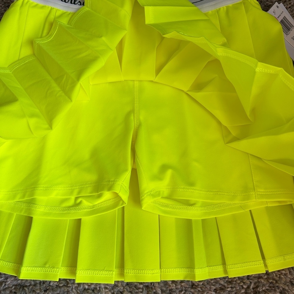NWT Wilson Youth Tennis Ball Yellow Tennis Skirt Skort Size Medium - Picture 2 of 6